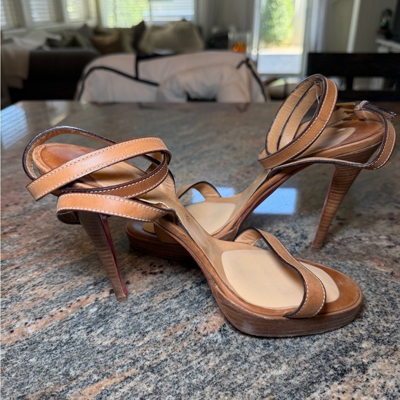 Christian Louboutin Tan Strappy Heels with Red Soles Size 39 - Picture 5 of 10